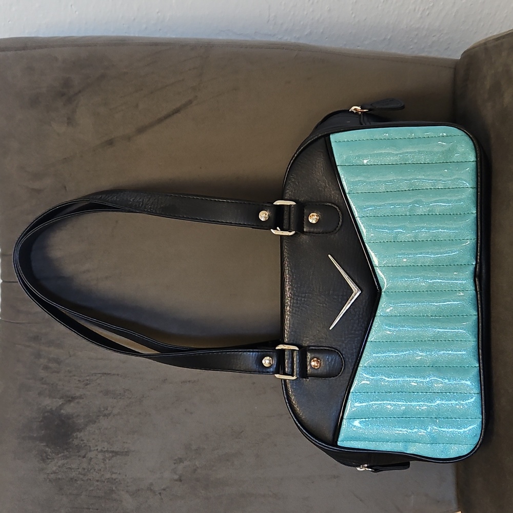 Women's Shoulder bag Purse With Retro Classic Car Design - Picture 2 of 16